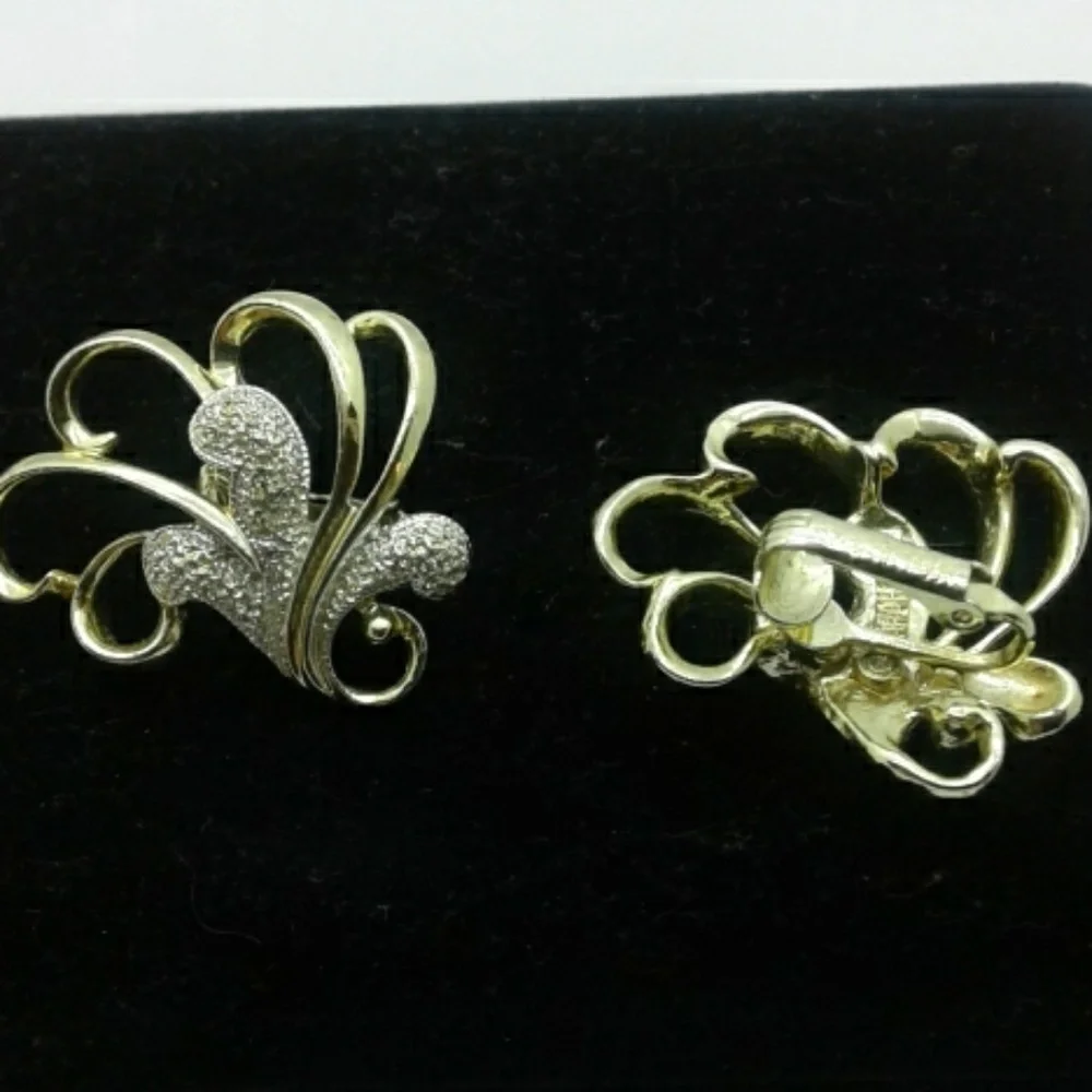 N/A gold color